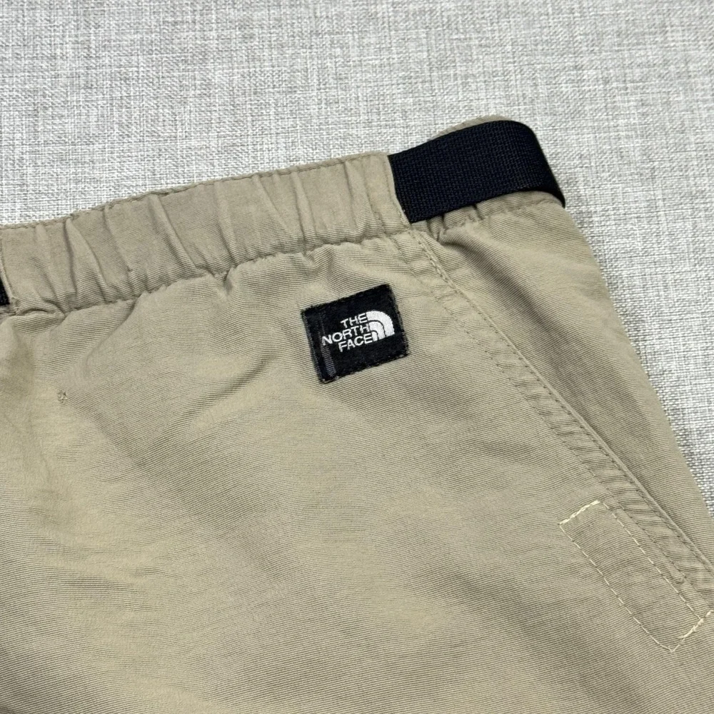 The North Face Cargo Shorts Mens L Beige Nylon Microfiber Flat Front 10 Inseam